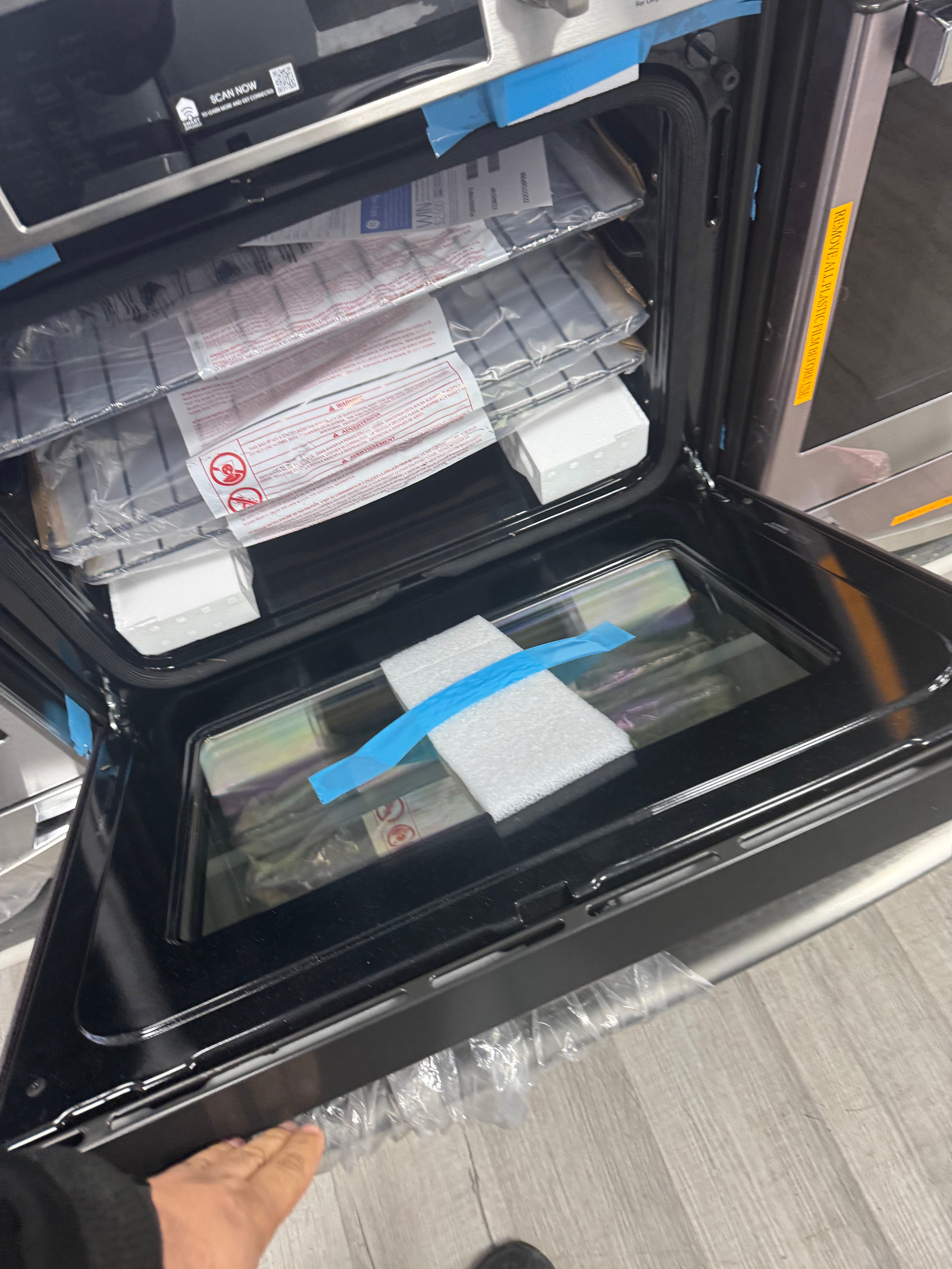 GE PROFILE™ 30" SMART SLIDE-IN FRONT-CONTROL GAS FINGERPRINT RESISTANT RANGE WITH NO PREHEAT AIR FRY